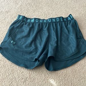 Under Armour shorts size L